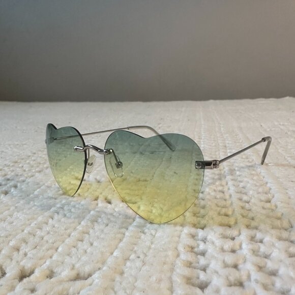 Ardene Heart and Daisy Sunglasses - Gradient Green and Purple - Picture 5 of 6